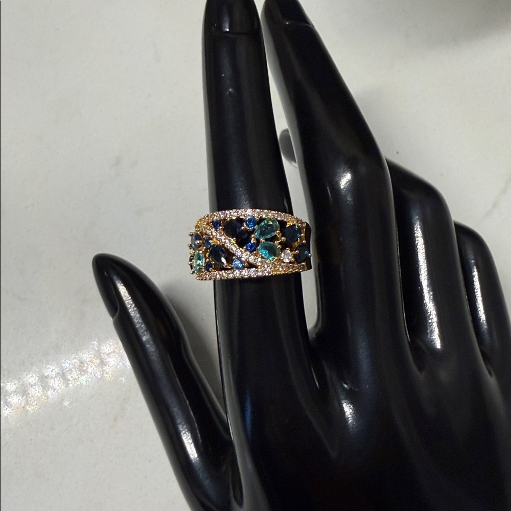 Elegant Gold and Blue Gemstone Ring